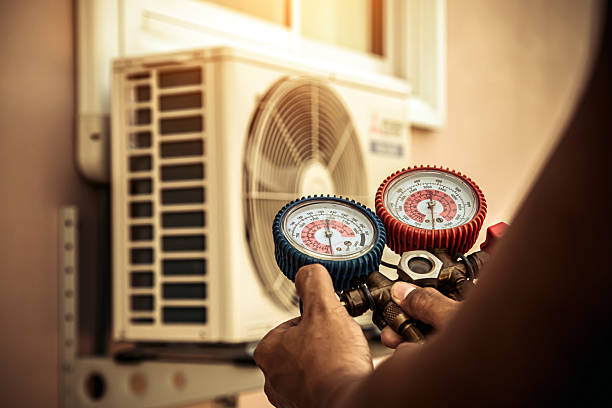 Professional Hvac Repair technician working in Laton, CA